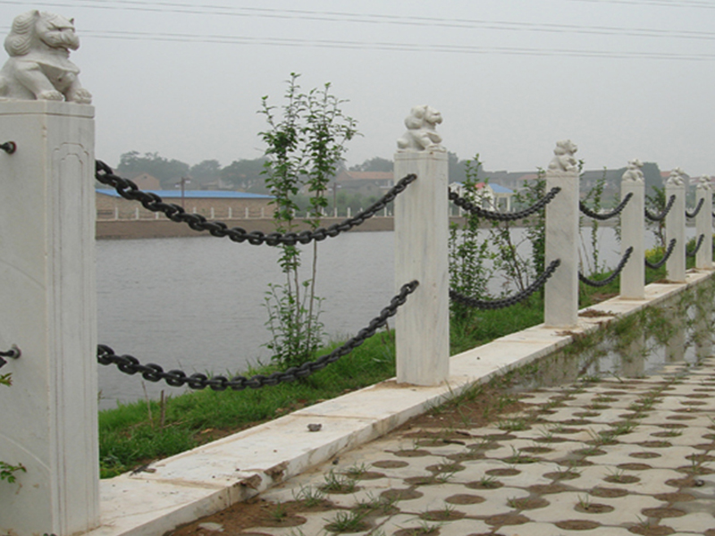 含狮子头的河道栏杆