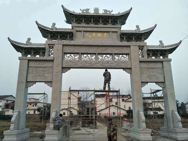 三门五楼青石牌坊