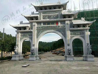 三门五楼寺庙石牌坊