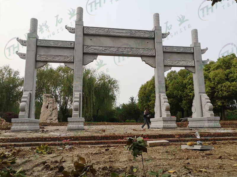 三门简易石牌坊