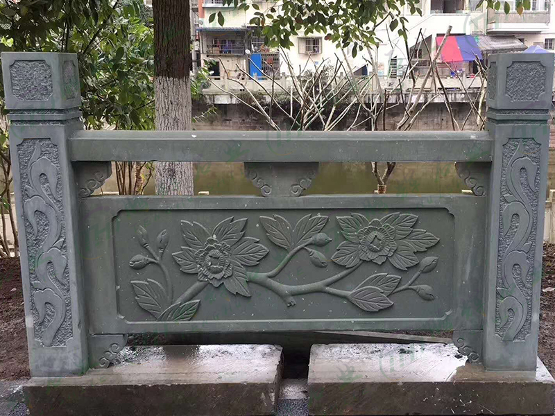 青石雕花栏杆
