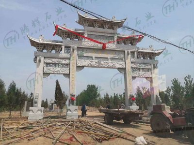 浙江宁波三门五楼石牌坊安装现场