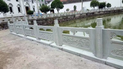 石雕栏杆在我国使用广泛其中有两点重要的原
