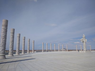 广场石雕盘龙柱