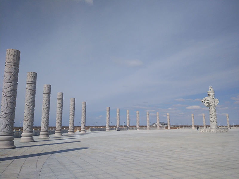 广场石雕盘龙柱