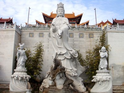 寺院石雕观音像