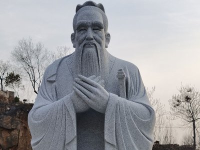 石雕孔子像细节图 